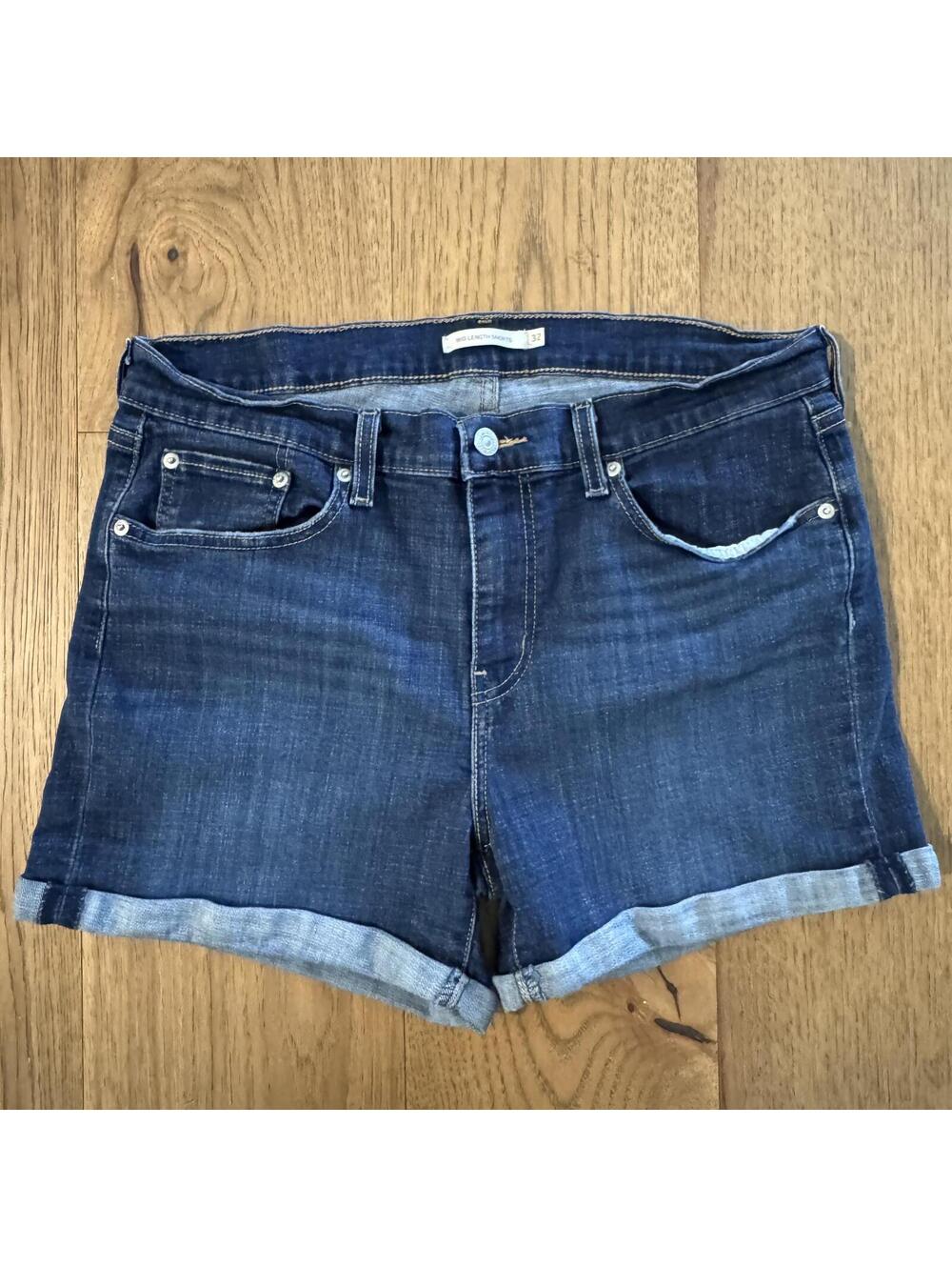 Levi's Mid Length Denim Shorts Size 32